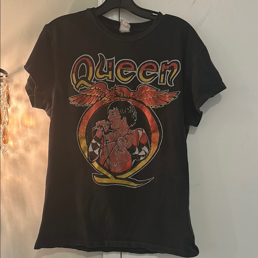 MadeWorn Queen Band graphic T-Shirt in excellent pre-owned condition small